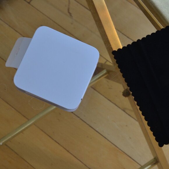 NEW Genuine Apple Lightning EarPods For iPhone 8 - Picture 8 of 8